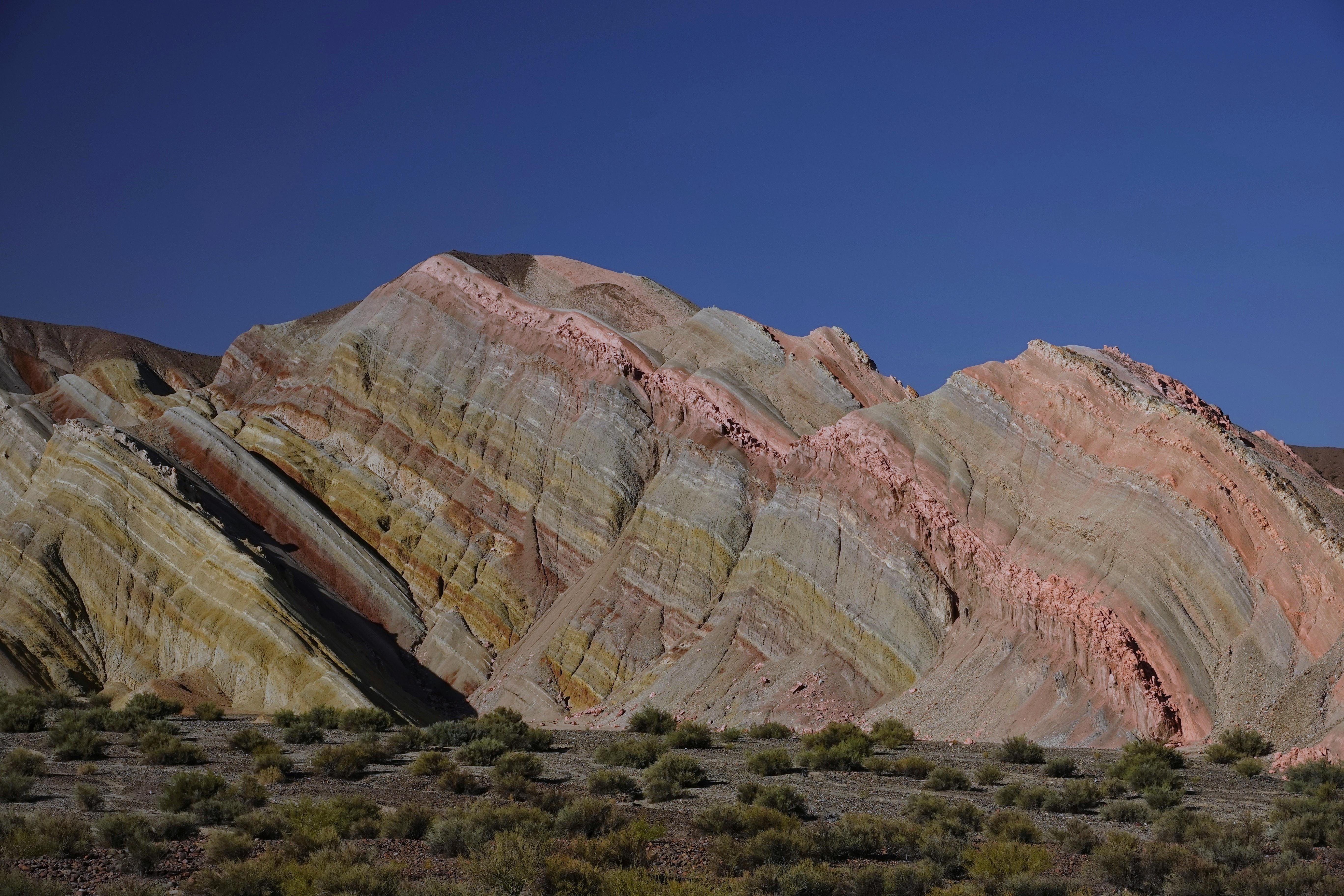 Montagne aux couleurs vives